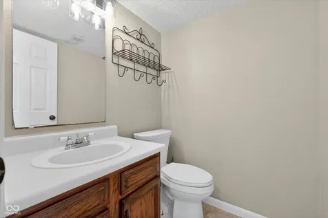 2295 Lakecrest Drive Columbus IN 47201