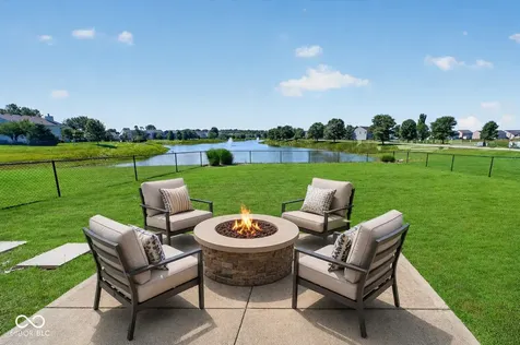 2295 Lakecrest Drive Columbus IN 47201