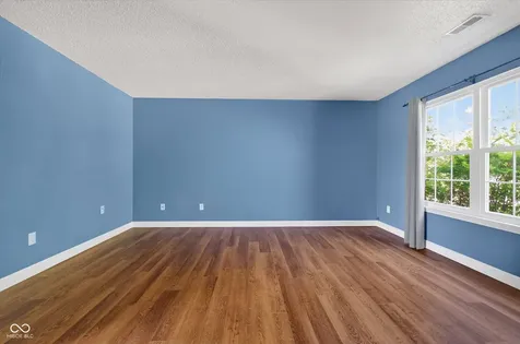 2295 Lakecrest Drive Columbus IN 47201