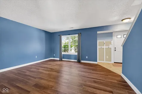 2295 Lakecrest Drive Columbus IN 47201