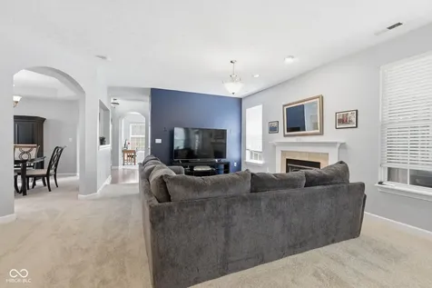 10929 Glazer Way Fishers IN 46038