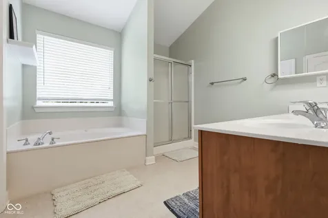 10929 Glazer Way Fishers IN 46038