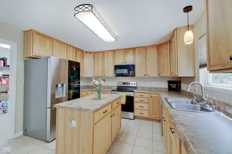 1136 Beal Court Indianapolis IN 46217