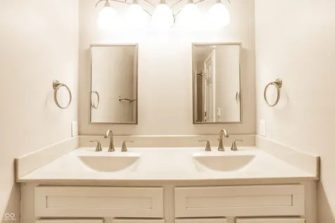 638 Karen Drive Zionsville IN 46077