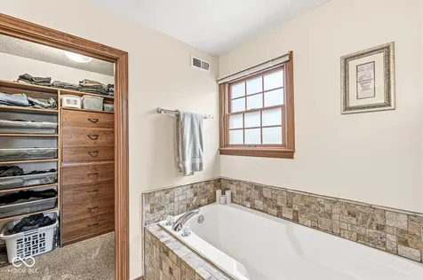 2068 Aspen Drive Avon IN 46123