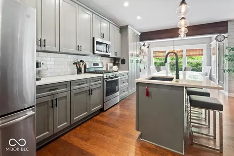 9749 Thorne Cliff Way Fishers IN 46037
