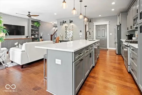 9749 Thorne Cliff Way Fishers IN 46037