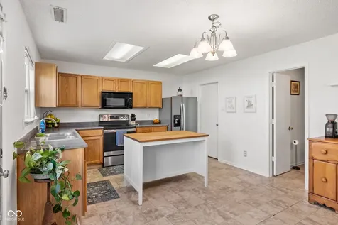 5687 N Jamestown Drive Mccordsville IN 46055