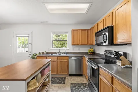 5687 N Jamestown Drive Mccordsville IN 46055