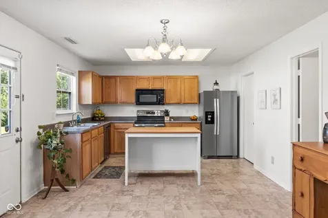 5687 N Jamestown Drive Mccordsville IN 46055
