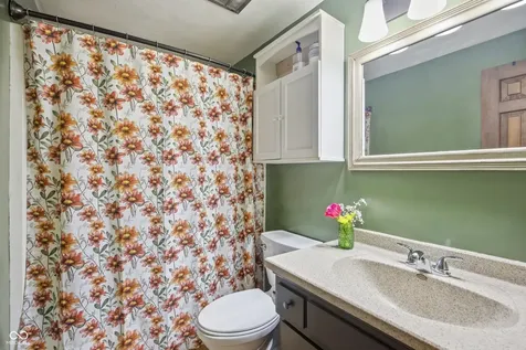 1517 E 43rd Street Anderson IN 46013