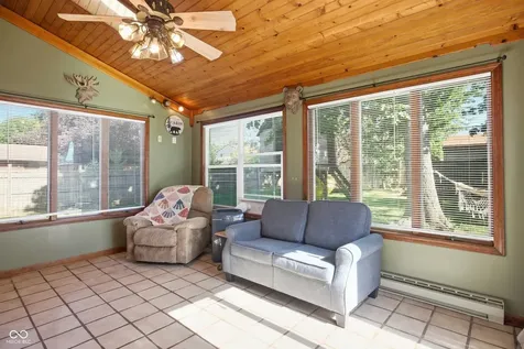 1517 E 43rd Street Anderson IN 46013