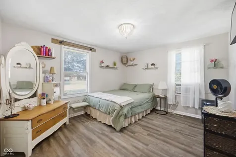 1517 E 43rd Street Anderson IN 46013