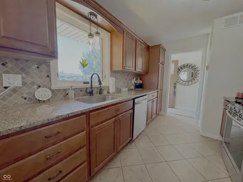 9940 W Sunset Lane Elwood IN 46036