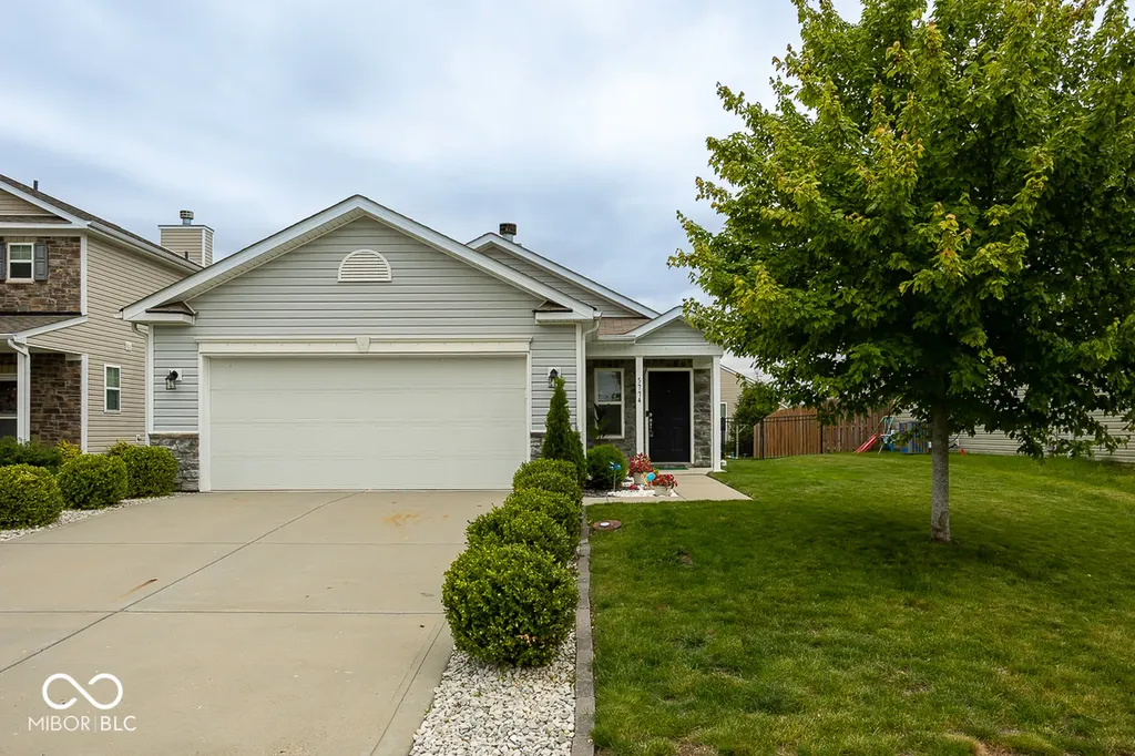 5774 White Pine Road Whitestown IN 46075