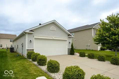 5774 White Pine Road Whitestown IN 46075