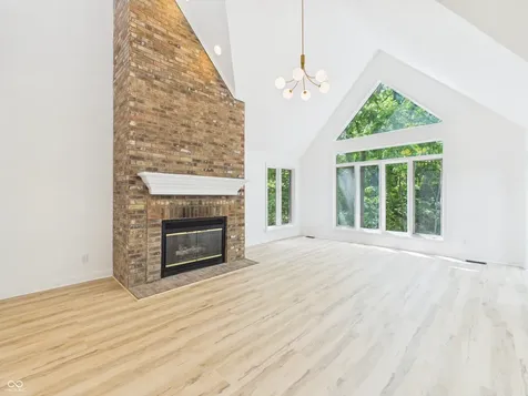 9111 Pinecreek Court Indianapolis IN 46256