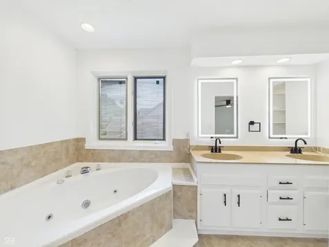 9111 Pinecreek Court Indianapolis IN 46256