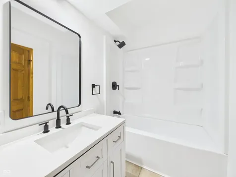 9111 Pinecreek Court Indianapolis IN 46256