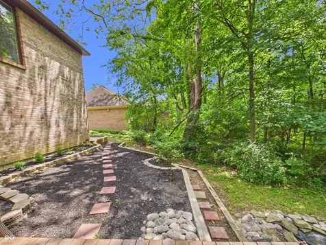9111 Pinecreek Court Indianapolis IN 46256