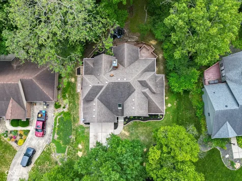 9111 Pinecreek Court Indianapolis IN 46256