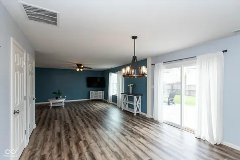 5588 W Woodhaven Drive Mccordsville IN 46055