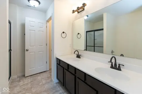 5588 W Woodhaven Drive Mccordsville IN 46055