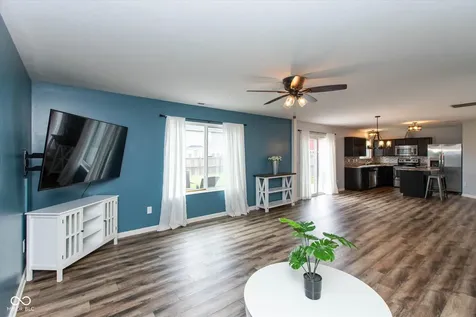 5588 W Woodhaven Drive Mccordsville IN 46055