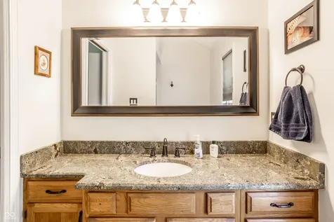 8050 Clearwater Drive Indianapolis IN 46256