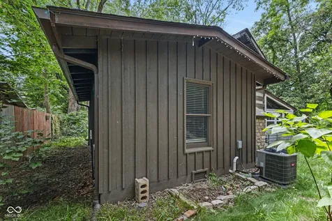 1737 E 72nd Street Indianapolis IN 46240