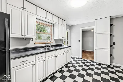 6634 N Oakview Drive Indianapolis IN 46278