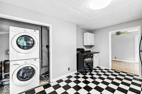 6634 N Oakview Drive Indianapolis IN 46278