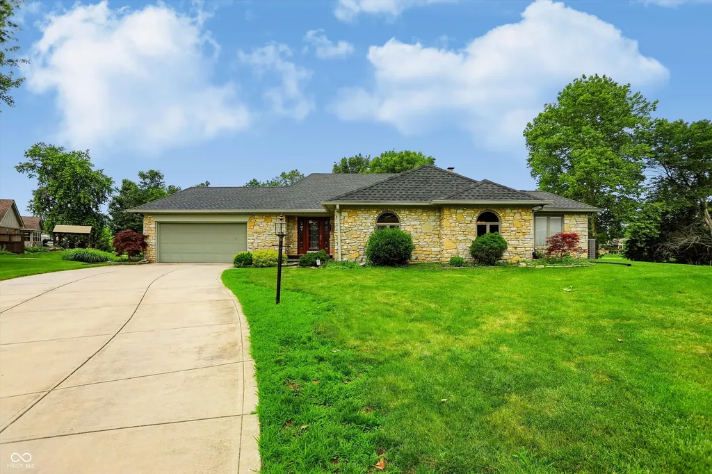 2088 Golfview Court Greenwood IN 46143