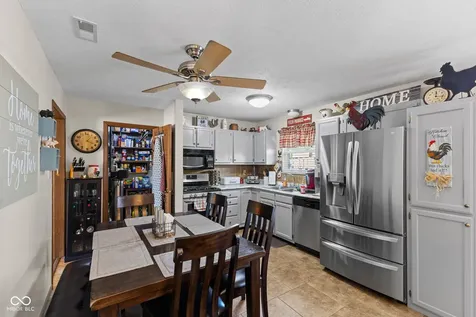 3153 Shellbark Indianapolis IN 46235