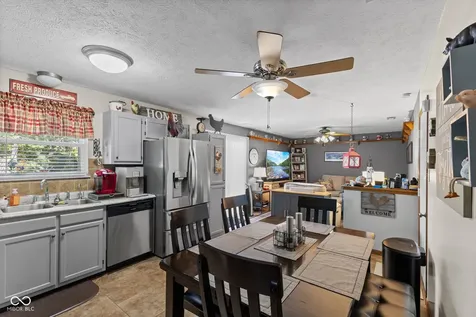 3153 Shellbark Indianapolis IN 46235