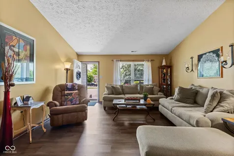 3153 Shellbark Indianapolis IN 46235