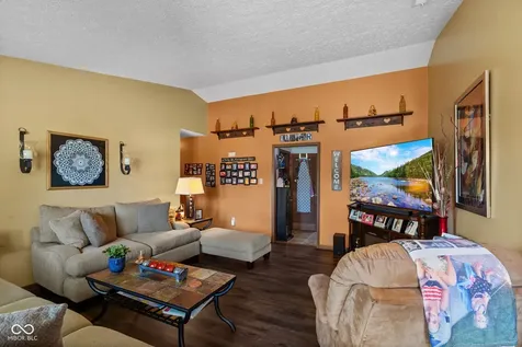 3153 Shellbark Indianapolis IN 46235