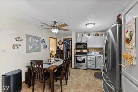 3153 Shellbark Indianapolis IN 46235