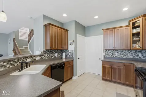 5122 Clemens Place Indianapolis IN 46239