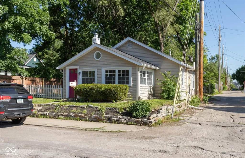 632 E 61st Street Indianapolis IN 46220