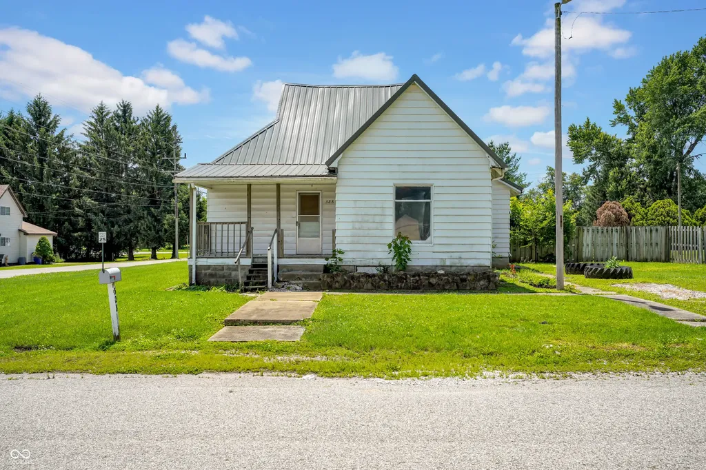 328 Wells Avenue Mitchell IN 47446