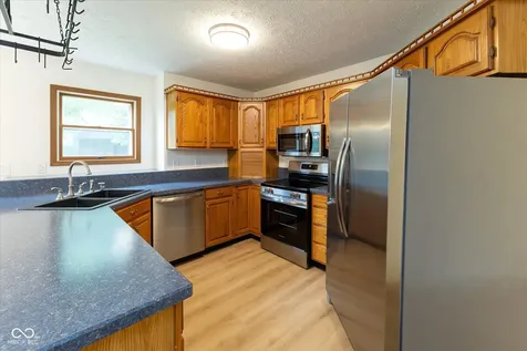 9066 Bakeway Drive Indianapolis IN 46231
