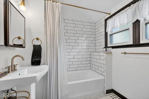 4424 E 37th Street Indianapolis IN 46218