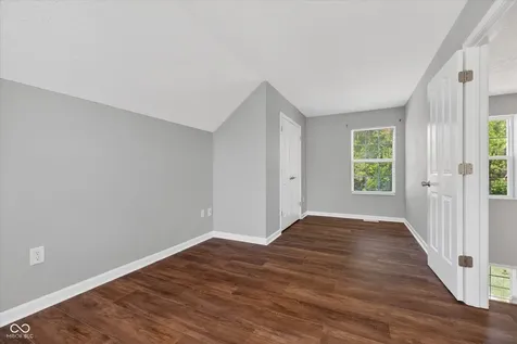 5027 Brookstone Way Indianapolis IN 46268