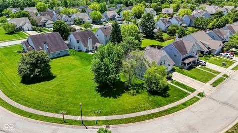 5027 Brookstone Way Indianapolis IN 46268