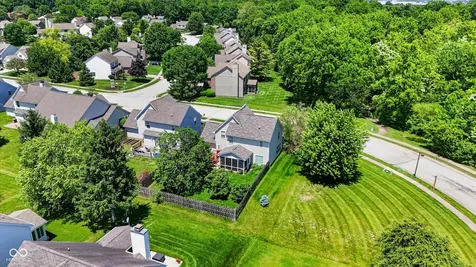 5027 Brookstone Way Indianapolis IN 46268