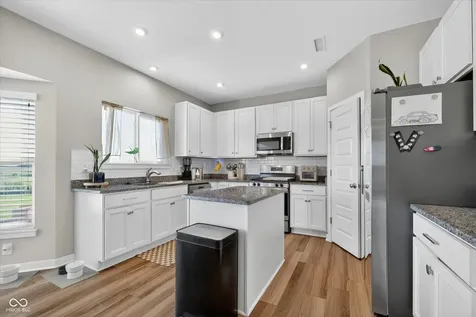 5526 Woods Pointe Drive Mccordsville IN 46055