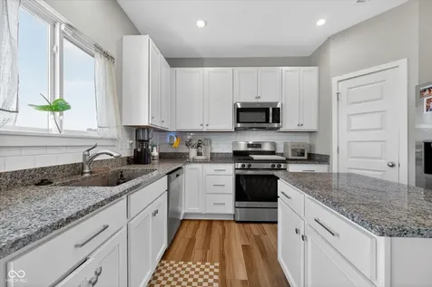 5526 Woods Pointe Drive Mccordsville IN 46055