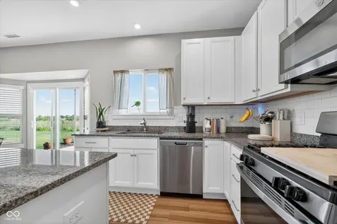 5526 Woods Pointe Drive Mccordsville IN 46055