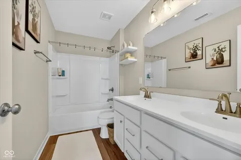 5526 Woods Pointe Drive Mccordsville IN 46055